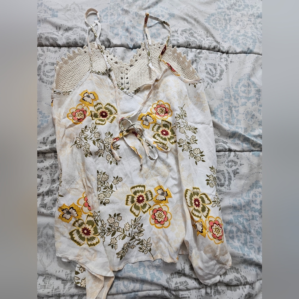 Top - Picture 2 of 2